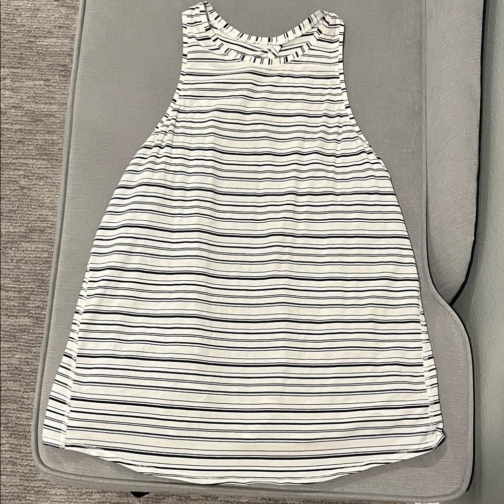 LULULEMON Women’s top - black and white striped size 4